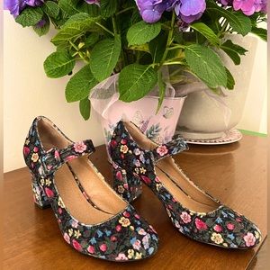 Bettye Mueller floral Mary Jane heels